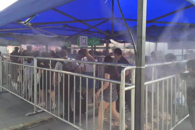 上海亚宠展检票口降温